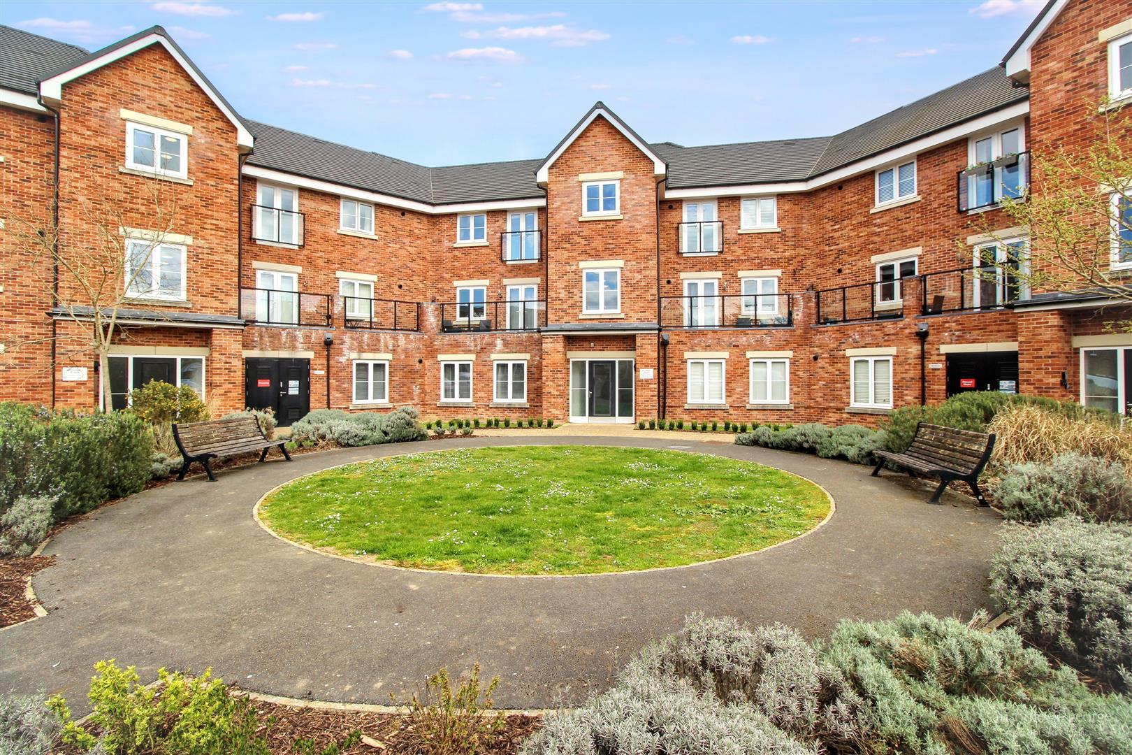 2 bed property in Wildflower Drive, Reading